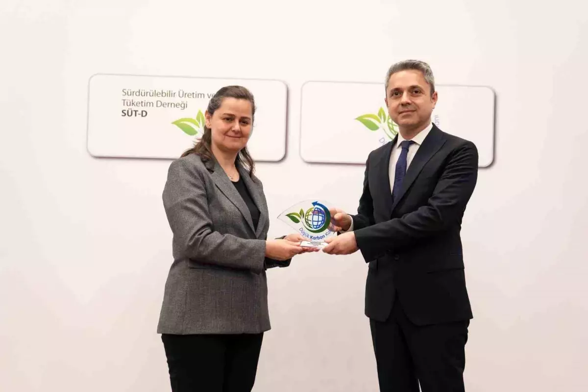 aksa-dogalgaz-sut-d-dusuk-karbon-kahramani-odulunu-6-kez-kazandi-zrq6JNVg.jpg