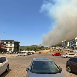 canakkalede orman yangini hastaneye yaklasti yasli bakim merkezi bosaltildi 9geNjsfy