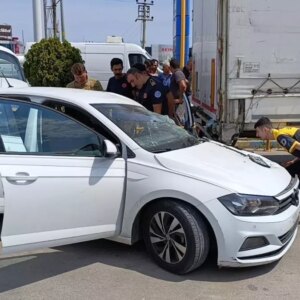 inegolde tira carpan otomobilin surucusu agir yaralandi BpE4Nt7T