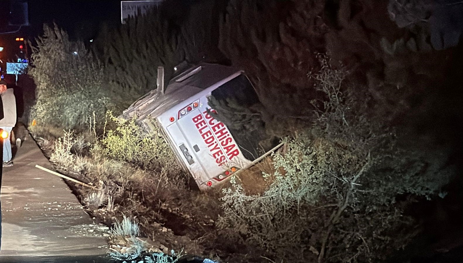 afyonkarahisarda midibus devrildi 12 yarali E4FfJzuy