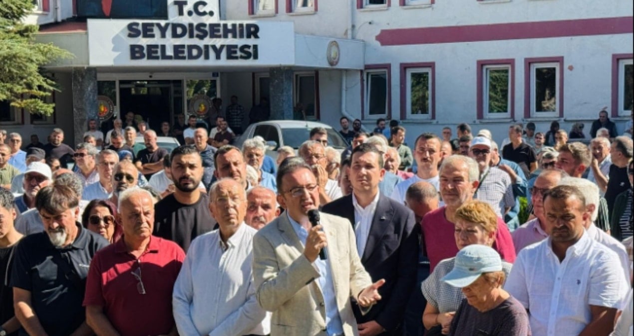 baskan chpden akpye gecmisti belediye onunde eylem QZPAIMWi