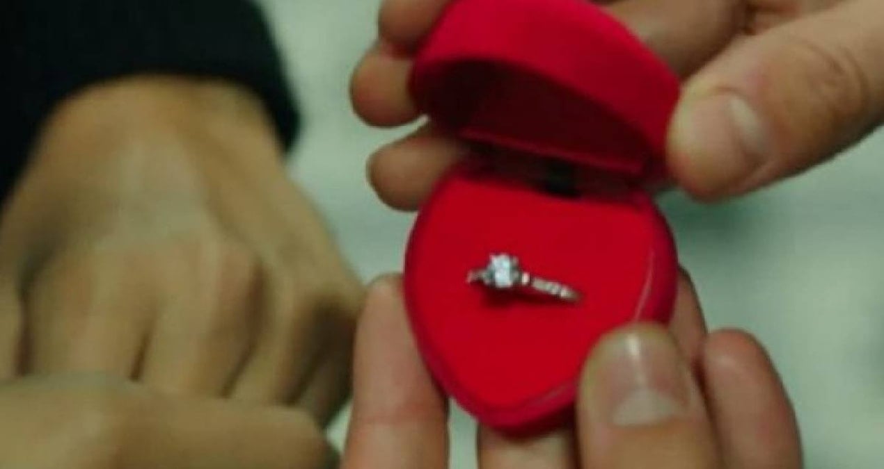 evlilik teklifi hayatini karartti apar topar hastaneye kaldirildi 8LtrHhNQ