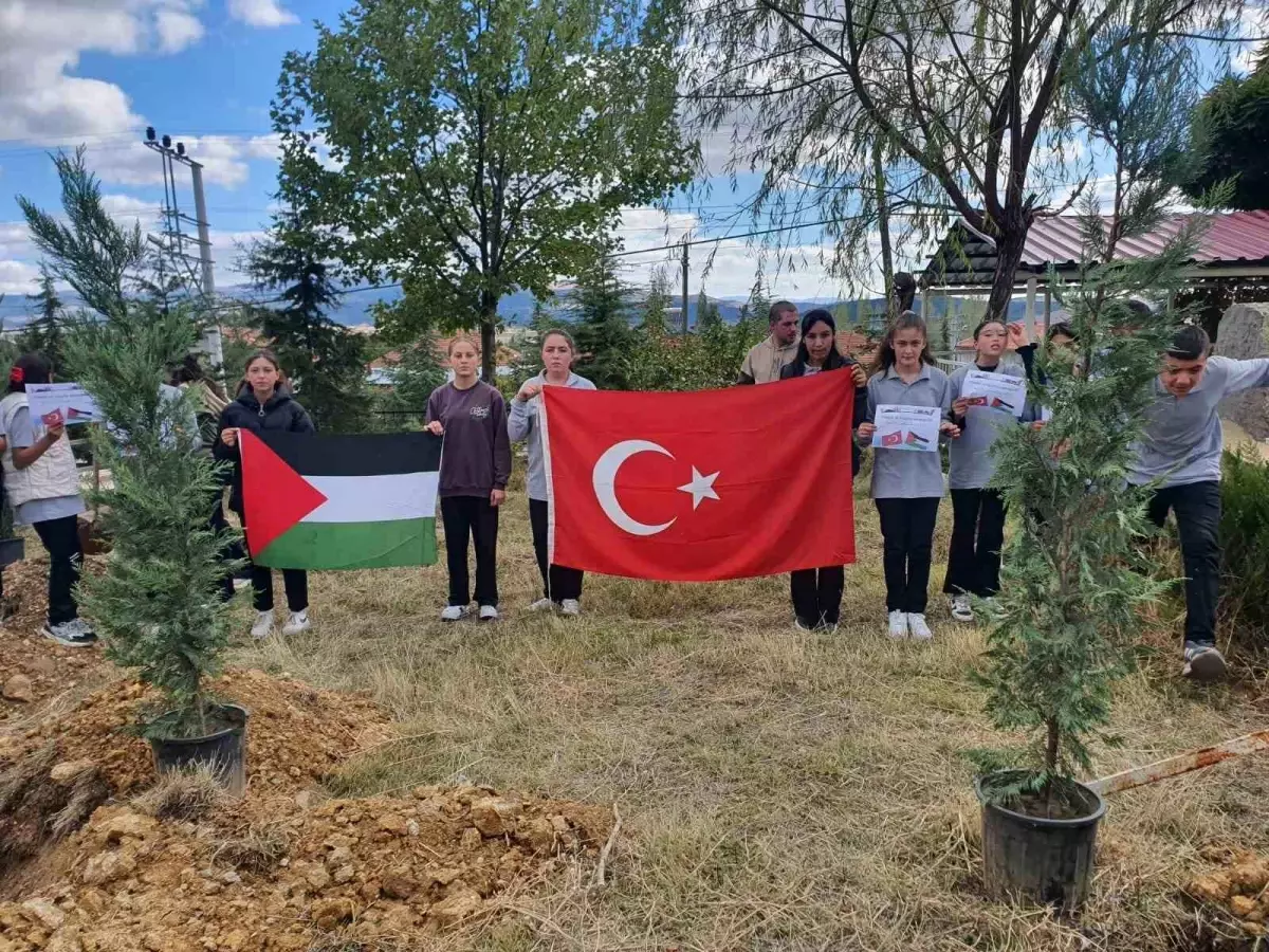 akharim ortaokulundan gazze icin baris bahcesi ThHEfUYj