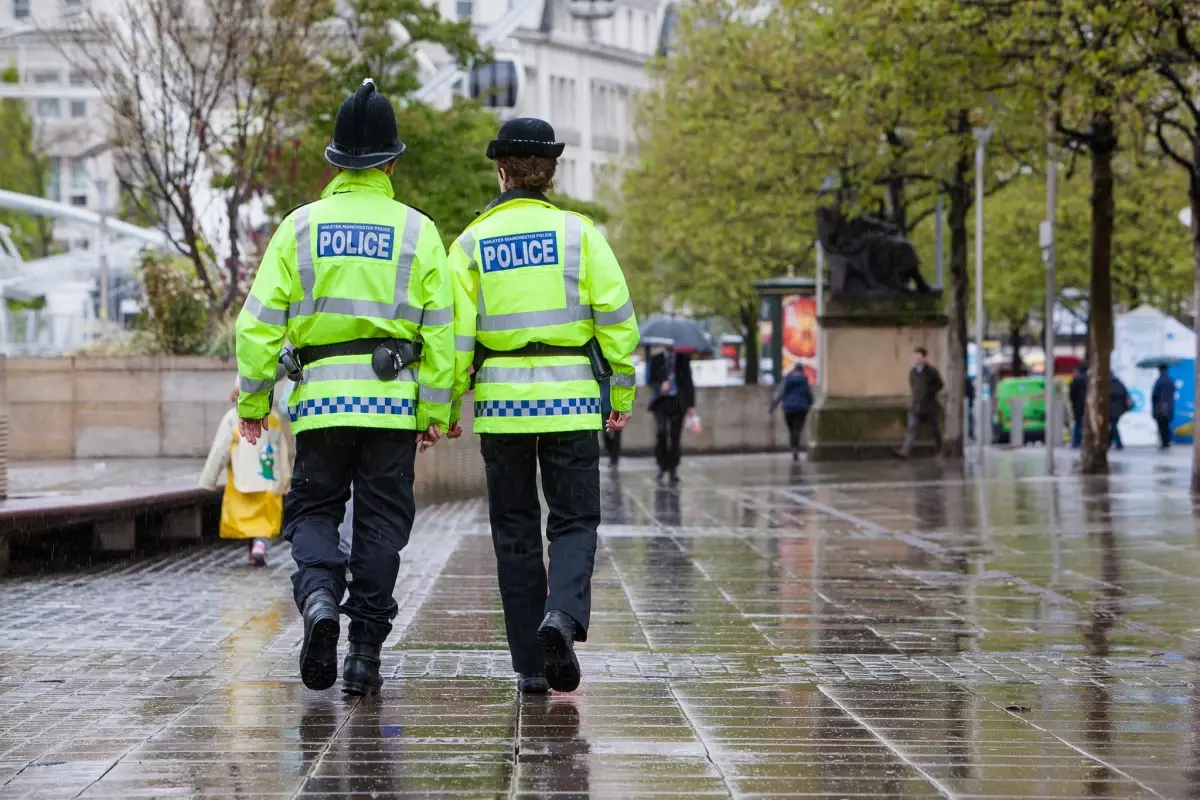 manchesterda sinagoga bicakli saldiri 9yTyy6BS