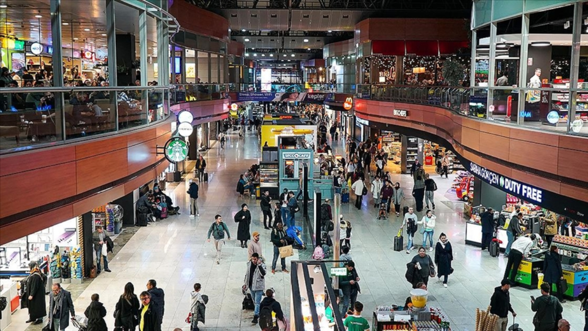 abdulkadir uraloglu havalimanlarinda 10 ayda 211 milyon yolcuya hizmet verildi 7S8Zi44Y.jpg