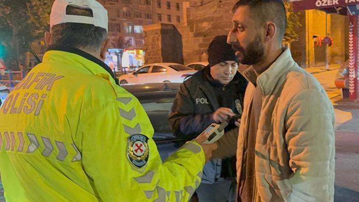 kayseride alkollu surucunun ilginc anlari ehliyet diye sosyal medyasini gosterdi ivYyiUqC.jpg