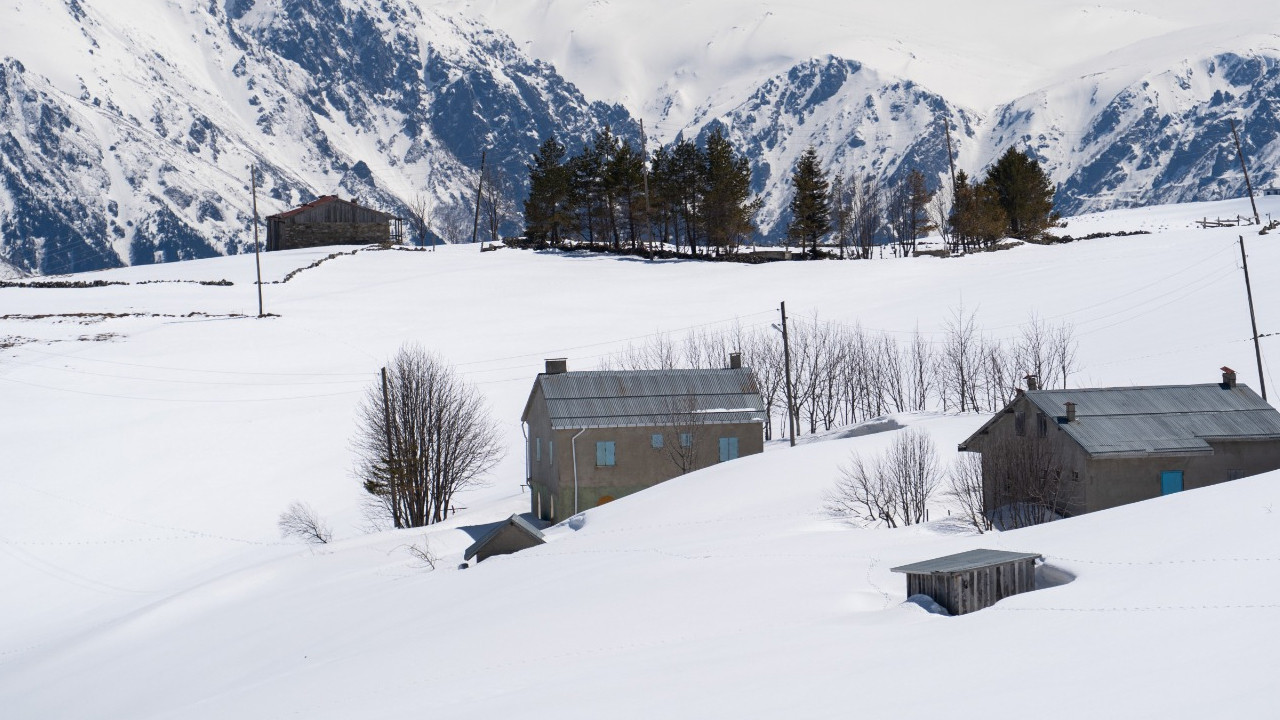Trabzon’un Büyüleyici Yaylaları Karla Kaplandı: Havadan Görüntüler