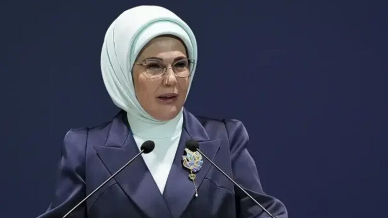 emine-erdogan-ebeleri-unutmadi-kAlskVfk