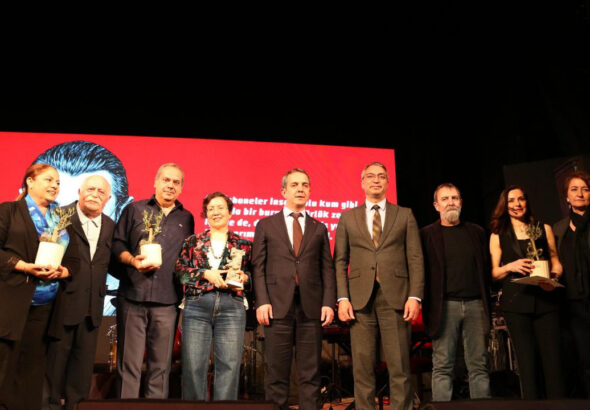 kalmasin-yarim-hicbir-siir-metin-altiok-odulleri-sahiplerini-buldu-OS6gInQH
