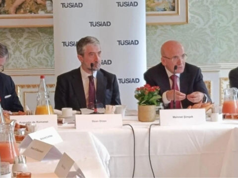 Mehmet Şimşek, TÜSİAD Heyetiyle Paris’te Ekonomik Temaslarda Bulundu